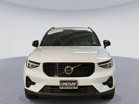 Used 2025 Volvo XC40 B5 Plus AWD/4WD image 8