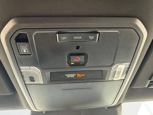 Used 2025 Toyota Tacoma SR5 AWD/4WD image 17