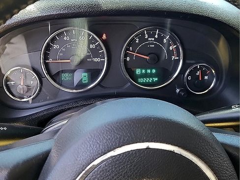 Used 2015 Jeep Wrangler Unlimited Sahara w/ Connectivity Group AWD/4WD image 19