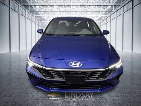 Used 2025 Hyundai Elantra SEL FWD image 2