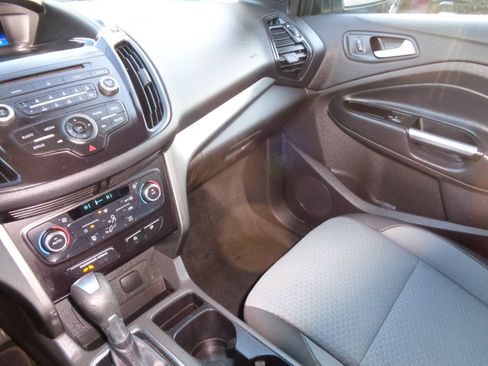 Used 2017 Ford Escape SE image 19