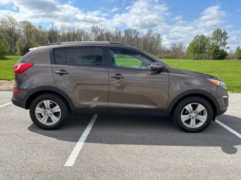 Used 2011 Kia Sportage LX w/ Convenience Pkg image 2