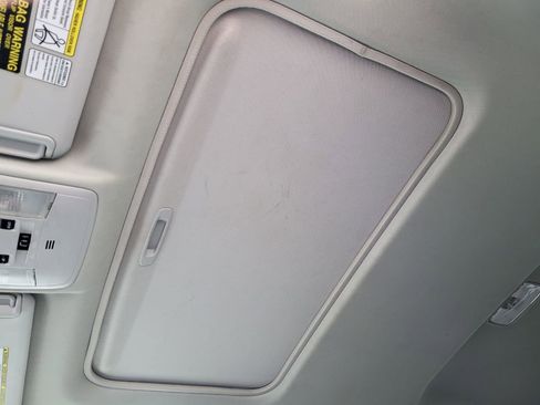 Used 2017 Toyota RAV4 Limited image 37