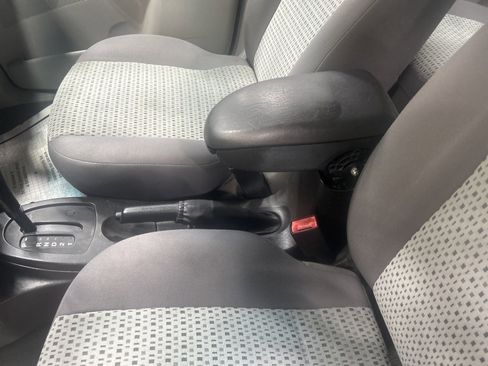 Used 2006 Ford Focus ZX4 image 19