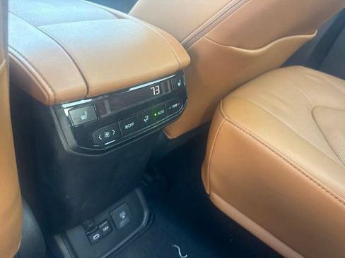Used 2025 Toyota Highlander Platinum AWD/4WD image 9