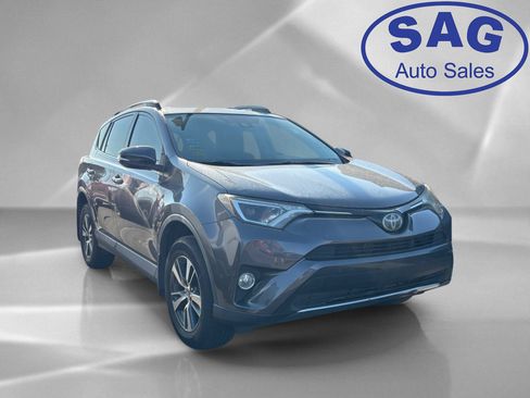 Used 2018 Toyota RAV4 XLE AWD/4WD image 2