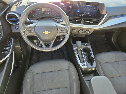 Used 2024 Chevrolet Trax LS w/ LS Convenience Package FWD image 12