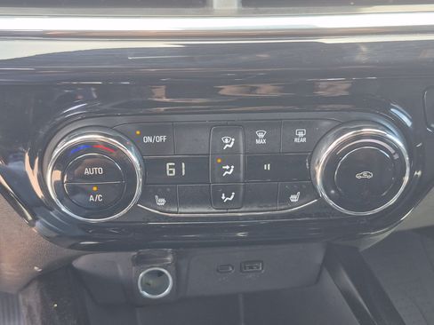 Used 2025 Chevrolet Trax RS w/ Driver Confidence Package FWD image 31
