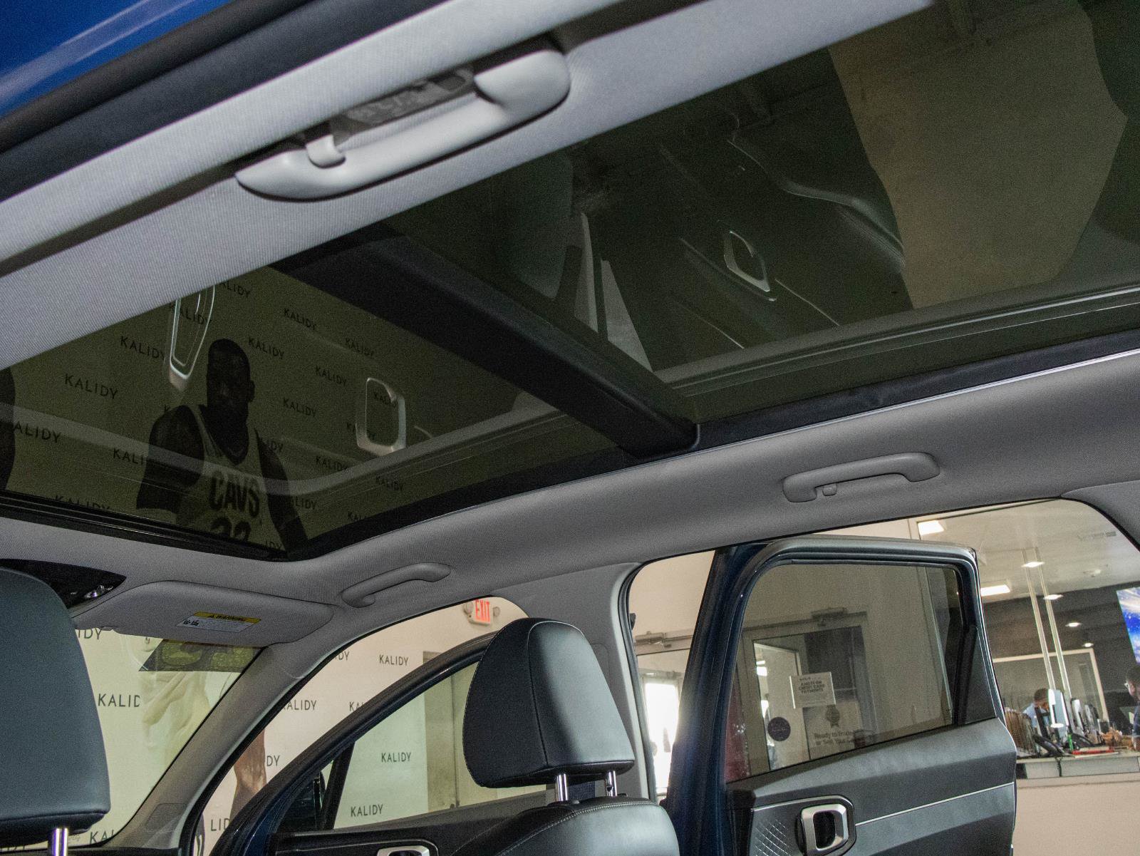 Used 2025 Kia Sorento S w/ Panoramic Sunroof Package FWD image 14