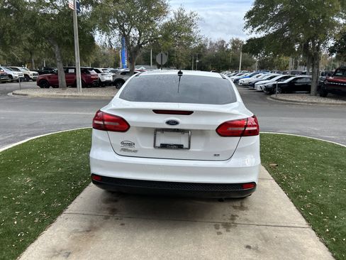 Used 2018 Ford Focus SE image 4