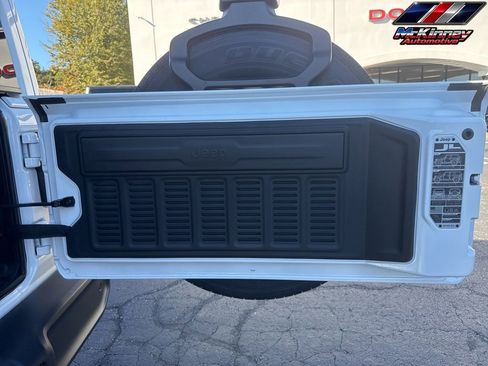 New 2026 Jeep Wrangler Unlimited Sahara AWD/4WD image 15