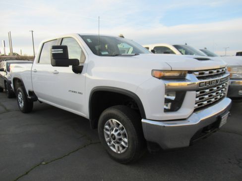 Used 2023 Chevrolet Silverado 2500 LT image 3
