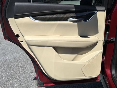 Used 2018 Cadillac XT5 FWD image 24