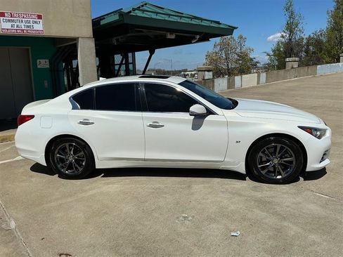 Used 2015 INFINITI Q50 Premium w/ Deluxe Touring Package image 8