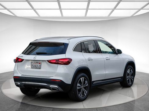 Certified 2025 Mercedes-Benz GLA 250 image 3