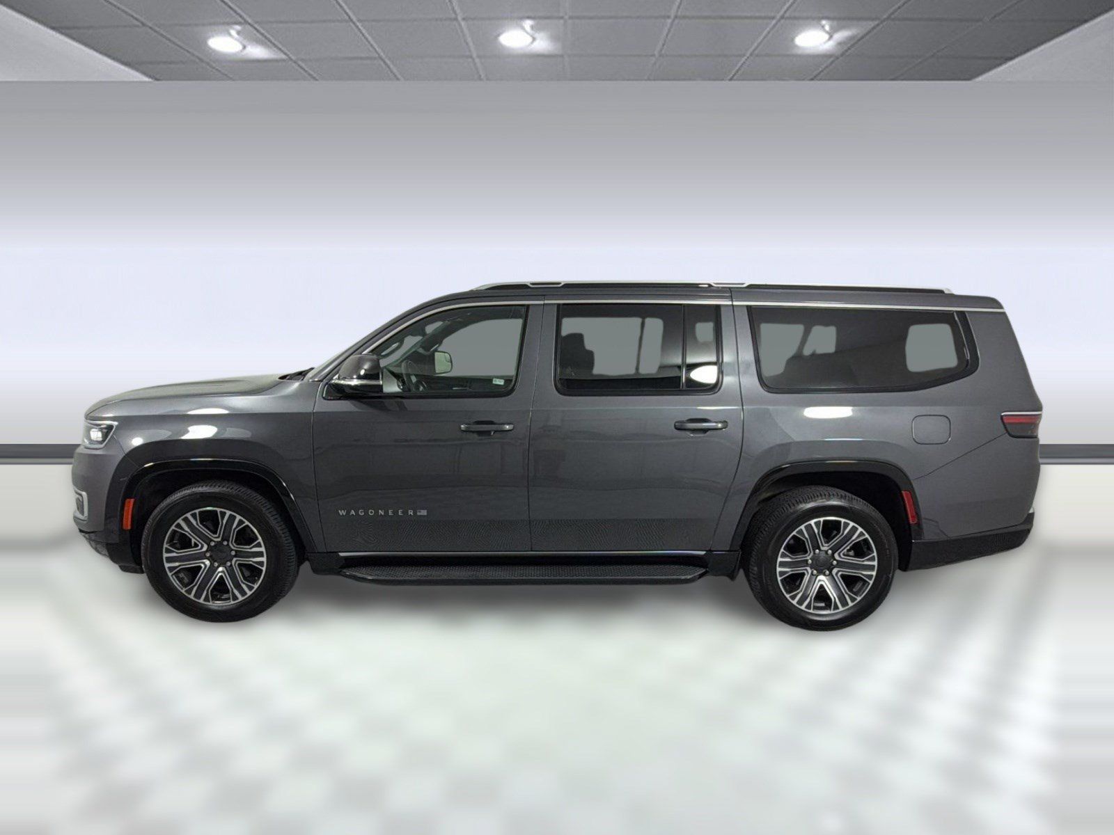 Used 2024 Jeep Wagoneer L Series II w/ Flexible Seating Group AWD/4WD image 2