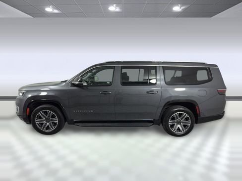 Used 2024 Jeep Wagoneer L Series II w/ Flexible Seating Group AWD/4WD image 2