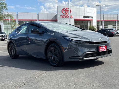 New 2027 Toyota Prius LE FWD image 4