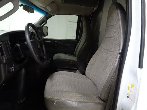 Used 2017 Chevrolet Express 3500 RWD image 17