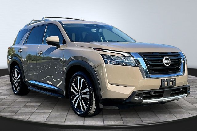 Used 2023 Nissan Pathfinder Platinum w/ Lighting Package (N93) FWD image 3