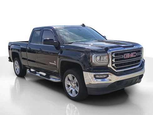 Used 2018 GMC Sierra 1500 SLE w/ SLE Value Package AWD/4WD image 3