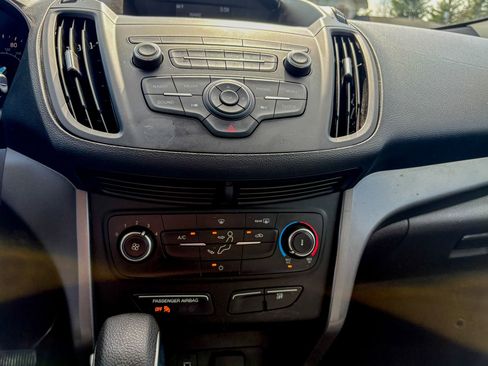 Used 2019 Ford Escape S image 22