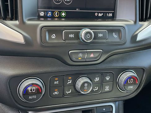 Used 2023 GMC Terrain SLE w/ Driver Convenience Package image 17