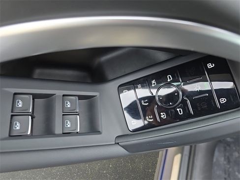 Certified 2025 Audi Q5 Premium w/ Convenience Package image 28