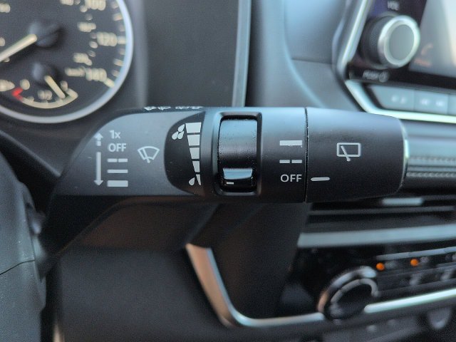 Used 2025 Nissan Rogue S FWD image 23