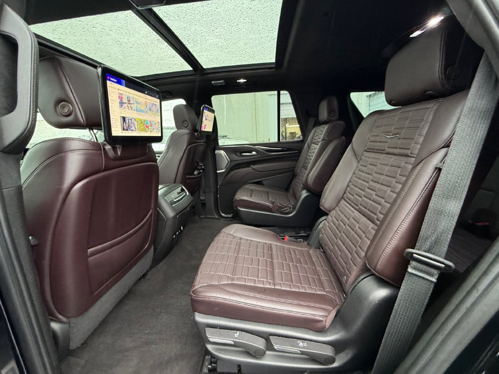 Used 2023 Cadillac Escalade V w/ LPO, ONYX Package AWD/4WD image 25