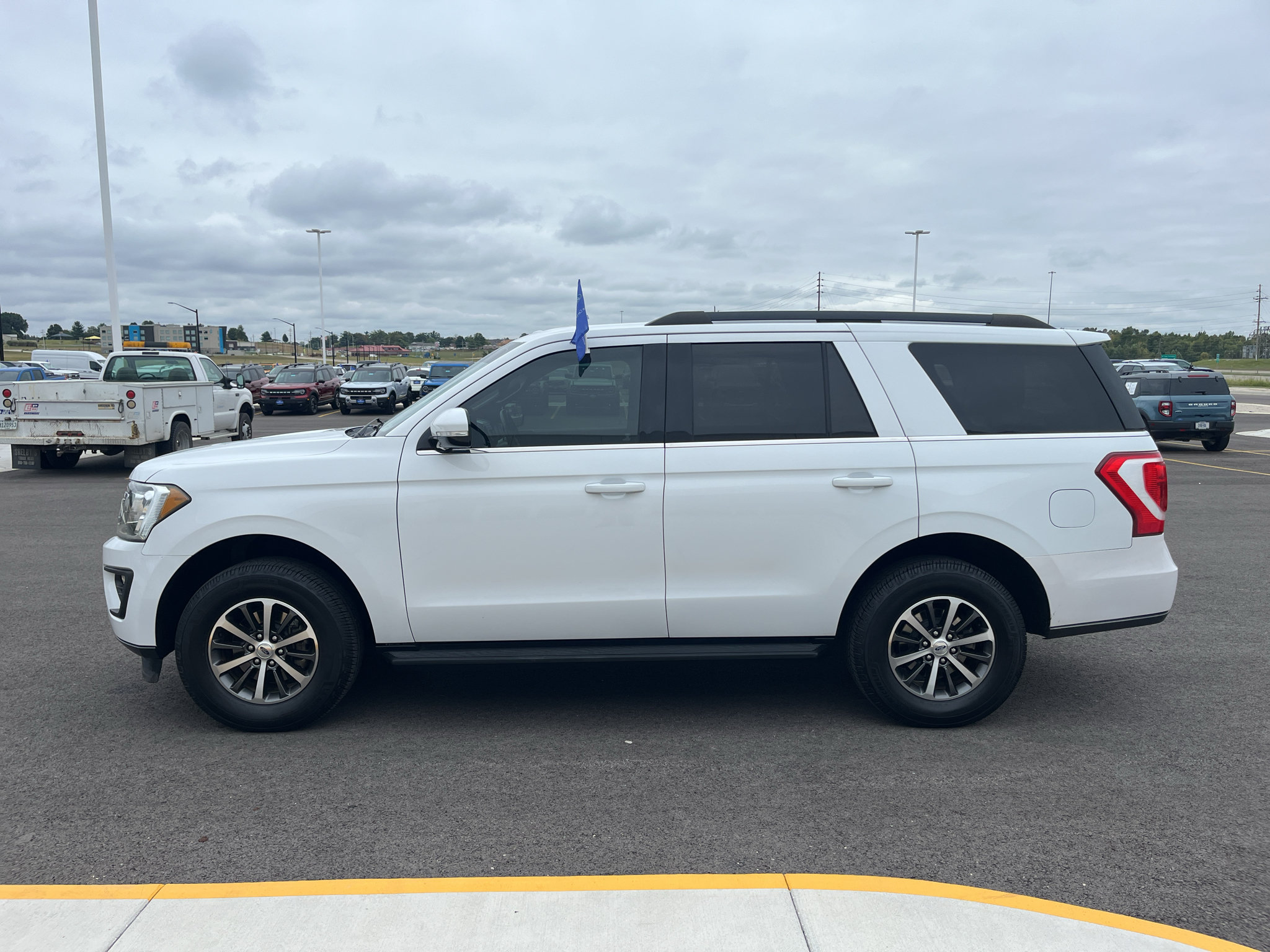 Used 2019 Ford Expedition XLT w/ Equipment Group 201A AWD/4WD image 8