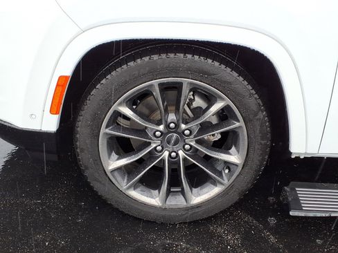 Used 2024 Jeep Grand Wagoneer L Series II w/ Quick Order Packagew 28T AWD/4WD image 32