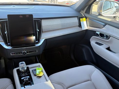 New 2026 Volvo XC90 B6 Plus w/ Protection Package Premier image 13