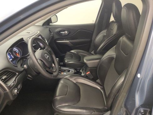 Used 2020 Jeep Cherokee Latitude Plus image 17