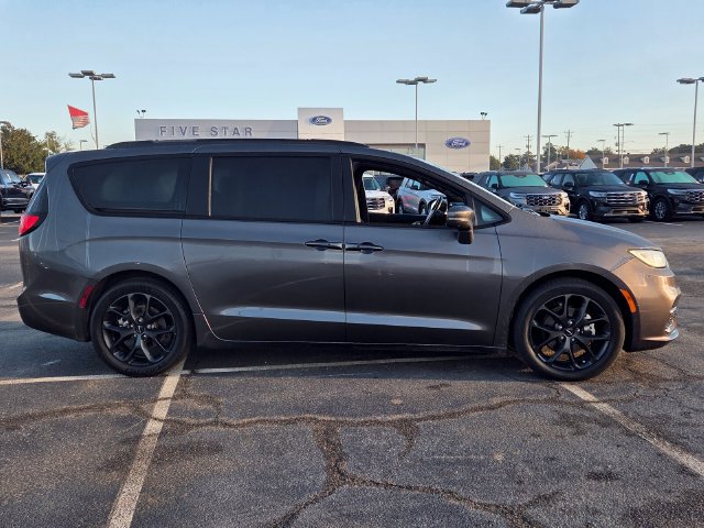 Used 2021 Chrysler Pacifica Touring w/ S Appearance Package FWD image 10