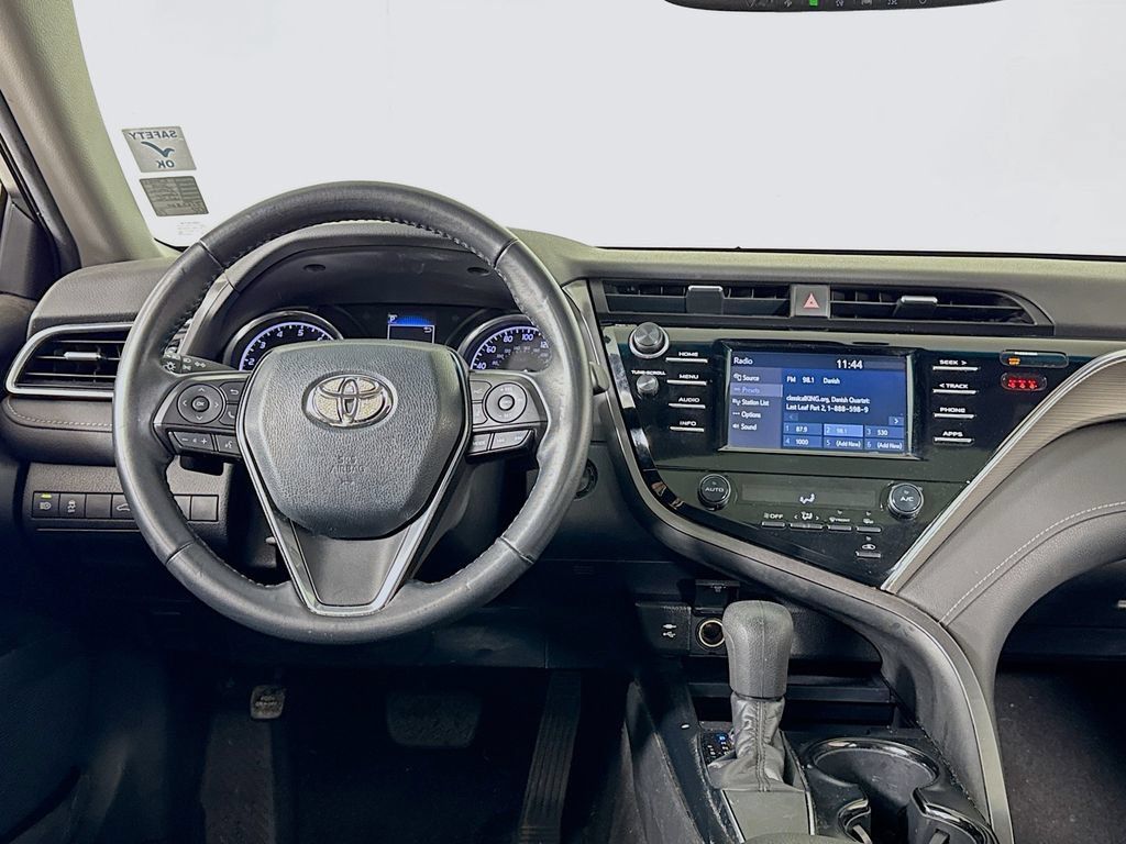 Used 2018 Toyota Camry SE w/ Moonroof Package FWD image 11
