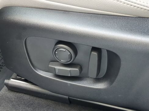 Used 2026 Land Rover Range Rover Velar Dynamic SE image 18