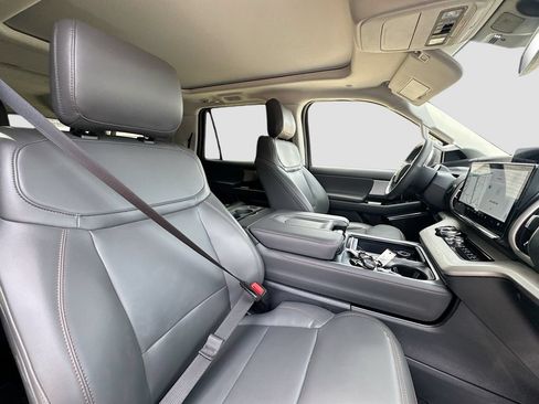 Used 2025 Ford Expedition Max Active AWD/4WD image 30