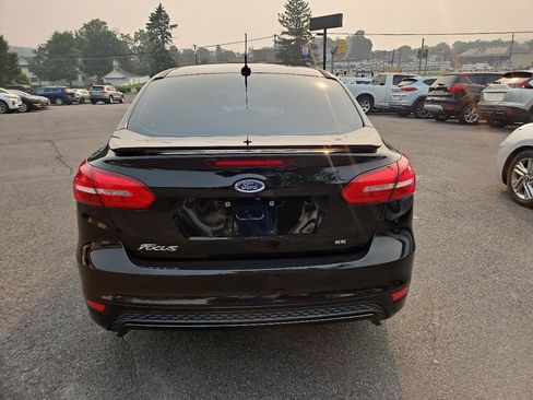 Used 2015 Ford Focus SE w/ SE Sport Package FWD image 4