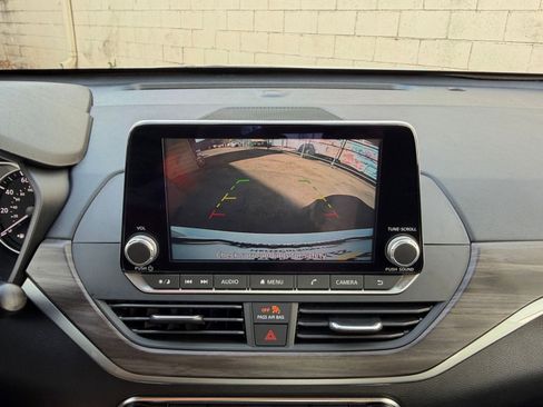 Used 2025 Nissan Altima 2.5 SV FWD image 22