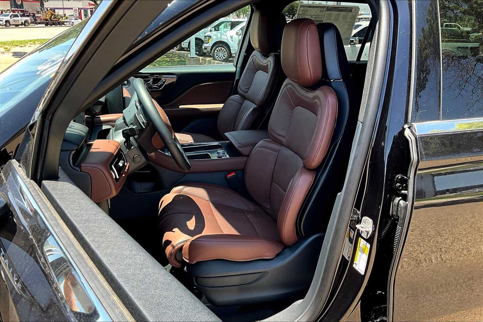 Used 2025 Lincoln Aviator Reserve w/ Luxury Package AWD/4WD image 9