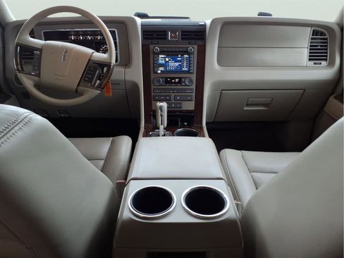 Used 2014 Lincoln Navigator L 4WD image 12