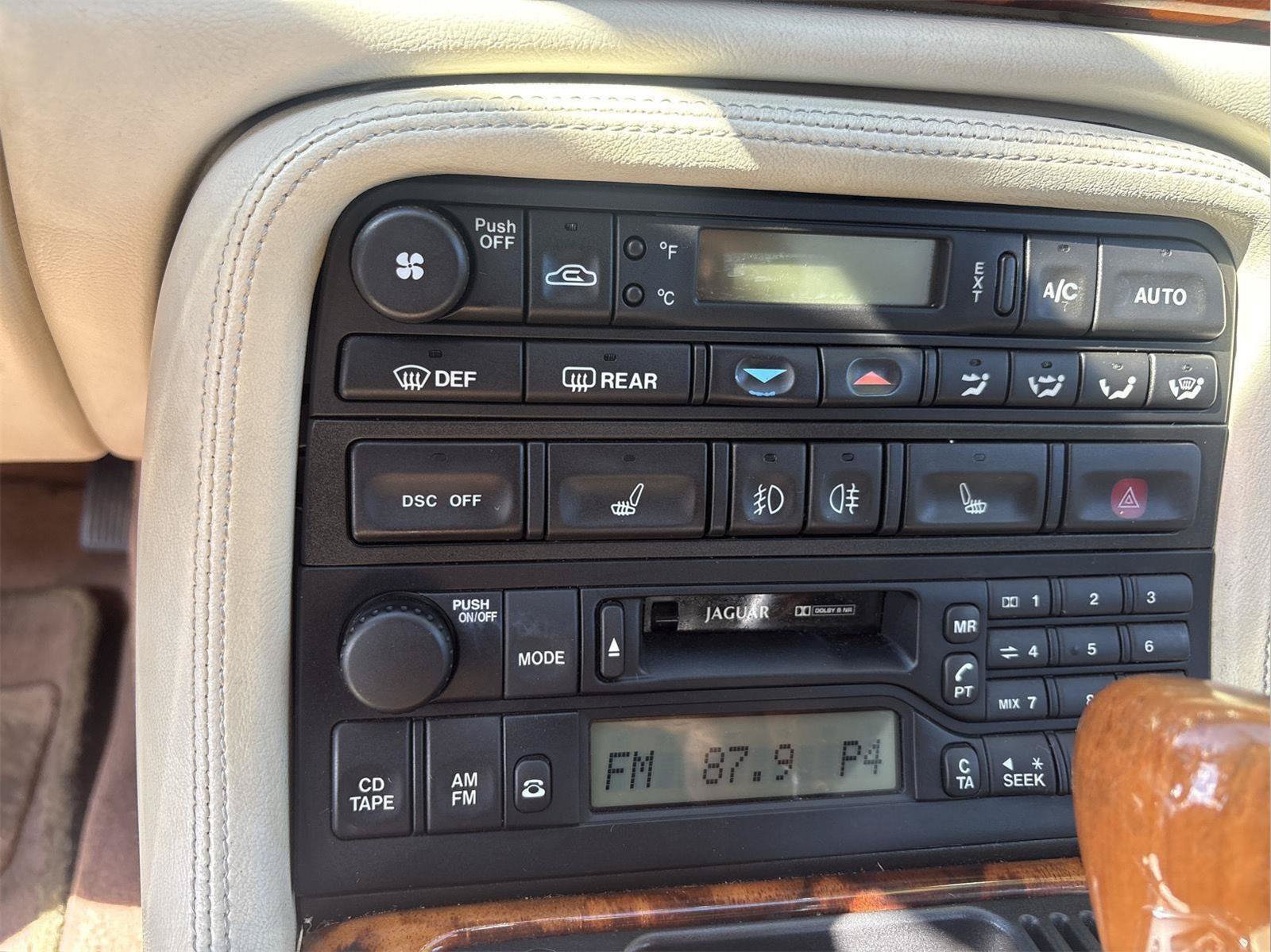 Used 2005 Jaguar XK8 Convertible RWD image 16