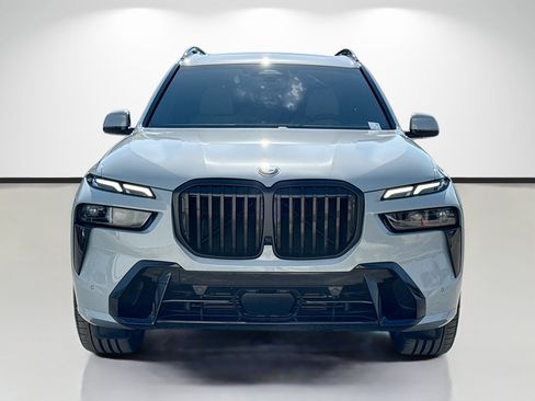Used 2025 BMW X7 xDrive40i w/ M Sport Package AWD/4WD image 8