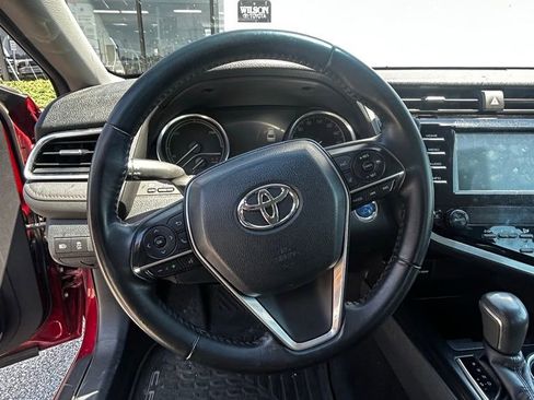 Used 2018 Toyota Camry XLE FWD image 8