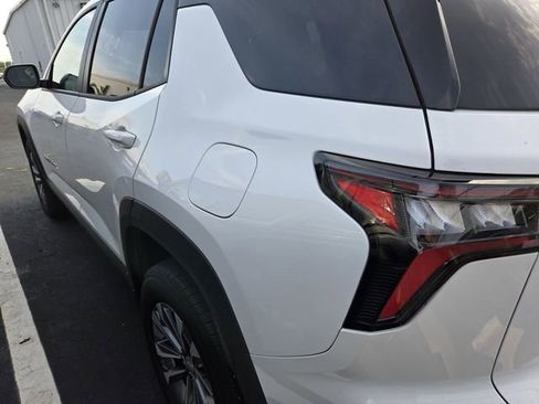 Used 2025 Chevrolet Equinox LT FWD image 6