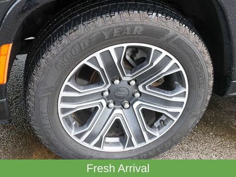 Used 2024 Jeep Wagoneer L Series II w/ Flexible Seating Group AWD/4WD image 7
