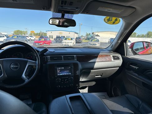 Used 2014 GMC Yukon XL Denali image 23