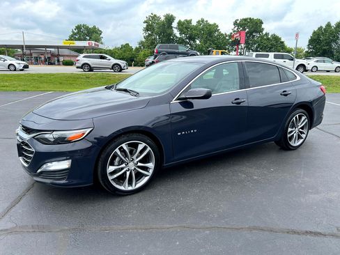 Used 2025 Chevrolet Malibu LT image 2