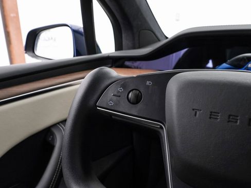 Used 2022 Tesla Model X image 23